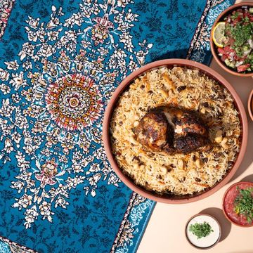 نصف دجاجة شواية مع رز قابلي