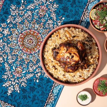دجاجة شواية كاملة مع رز قابلي