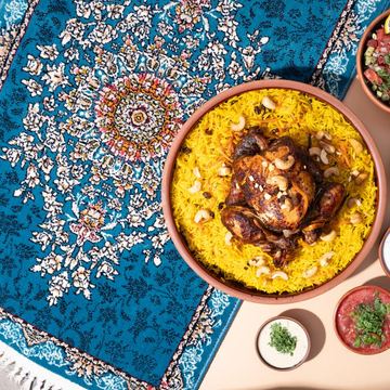 دجاجة تنور كاملة مع رز بخاري